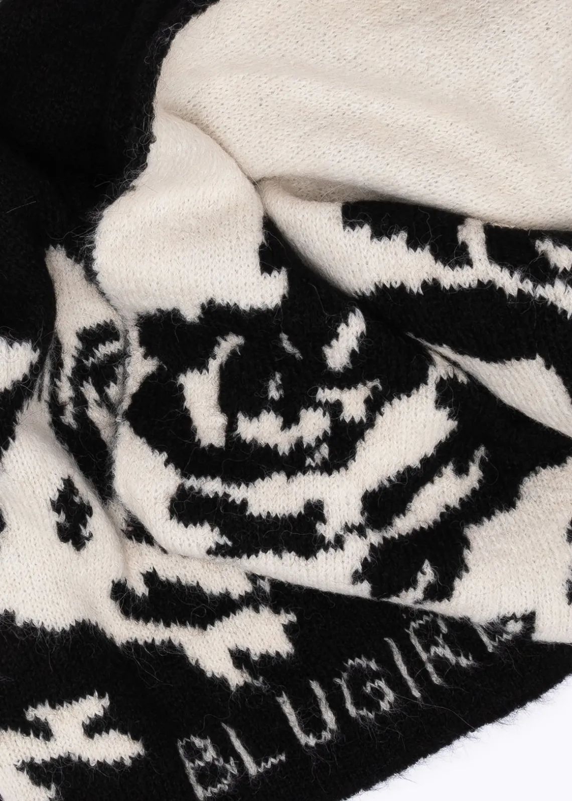 JACQUARD SCARF WITH ROSES