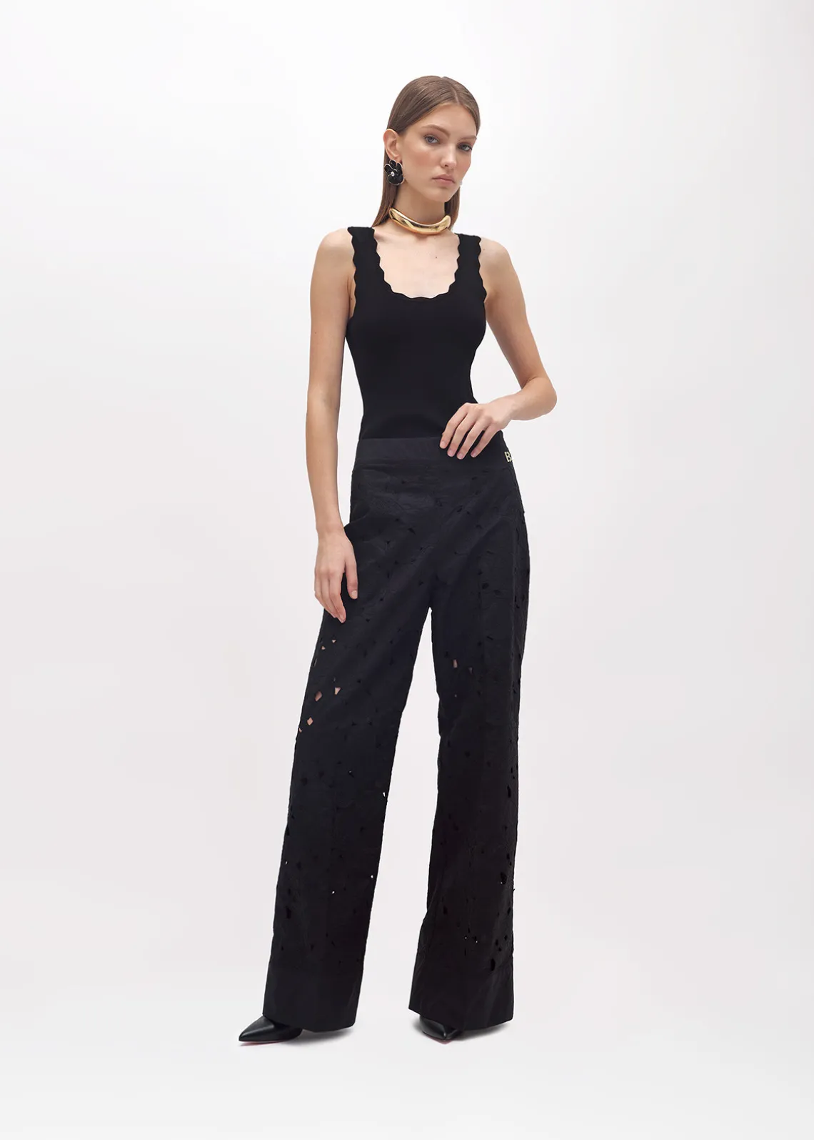 KNIT TOP WITH SCALLOPED EDGES
