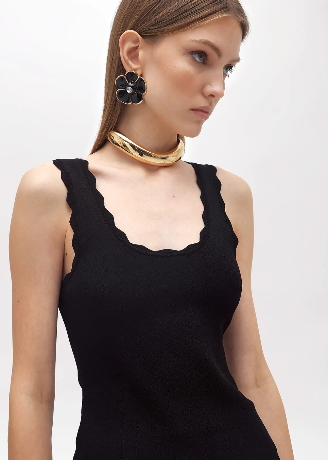 KNIT TOP WITH SCALLOPED EDGES