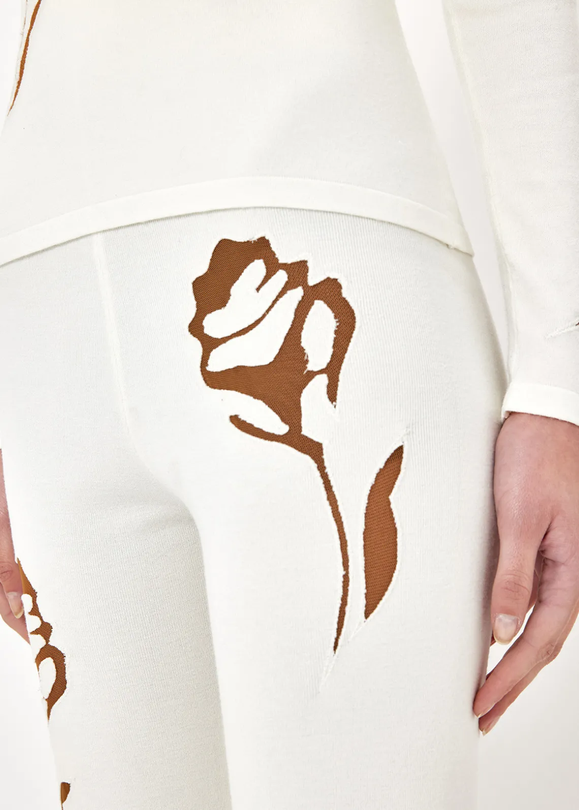 KNITTED PANTS WITH ROSES