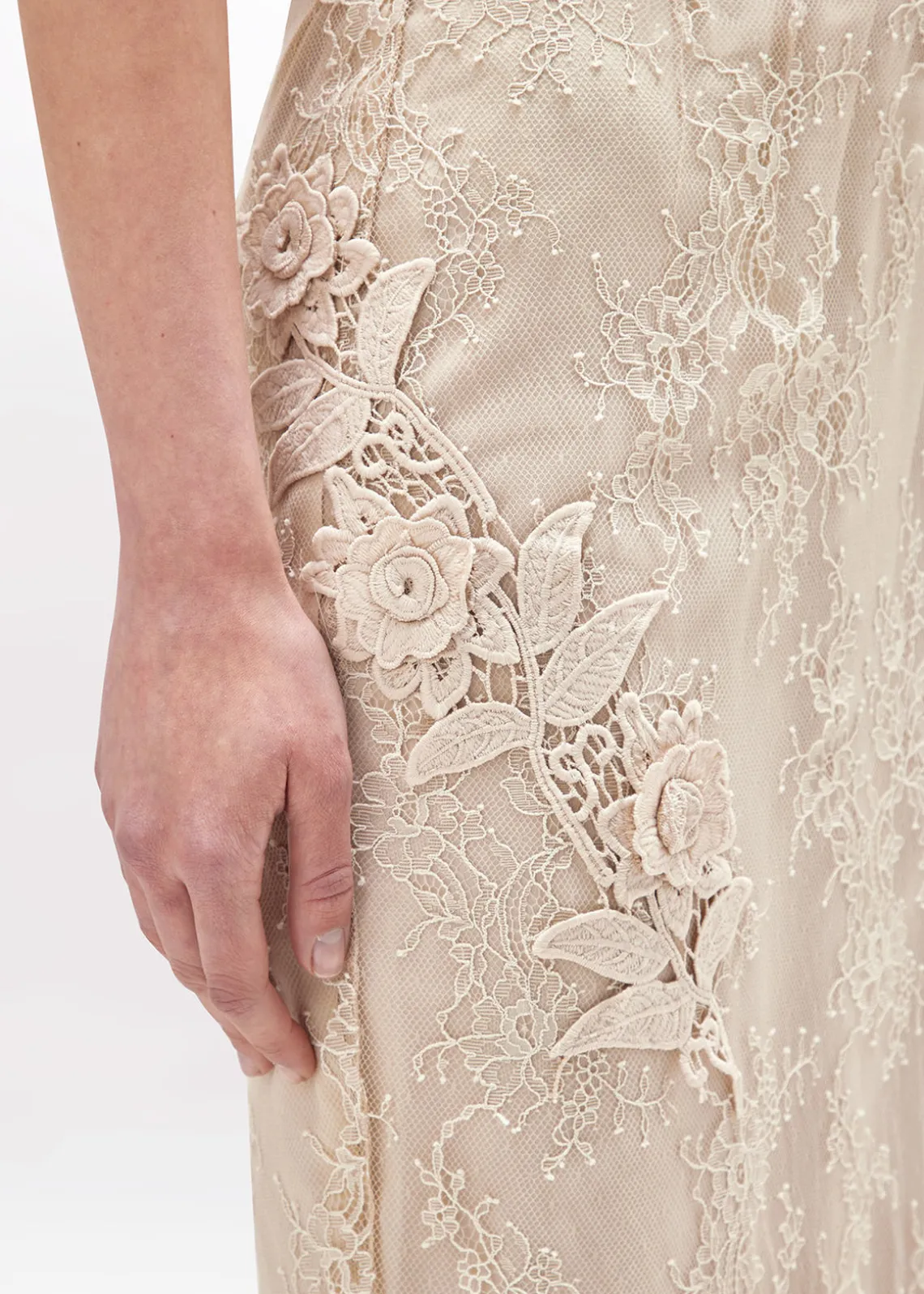 SHEATH SKIRT WITH EMBROIDERY ROSE DESIGN