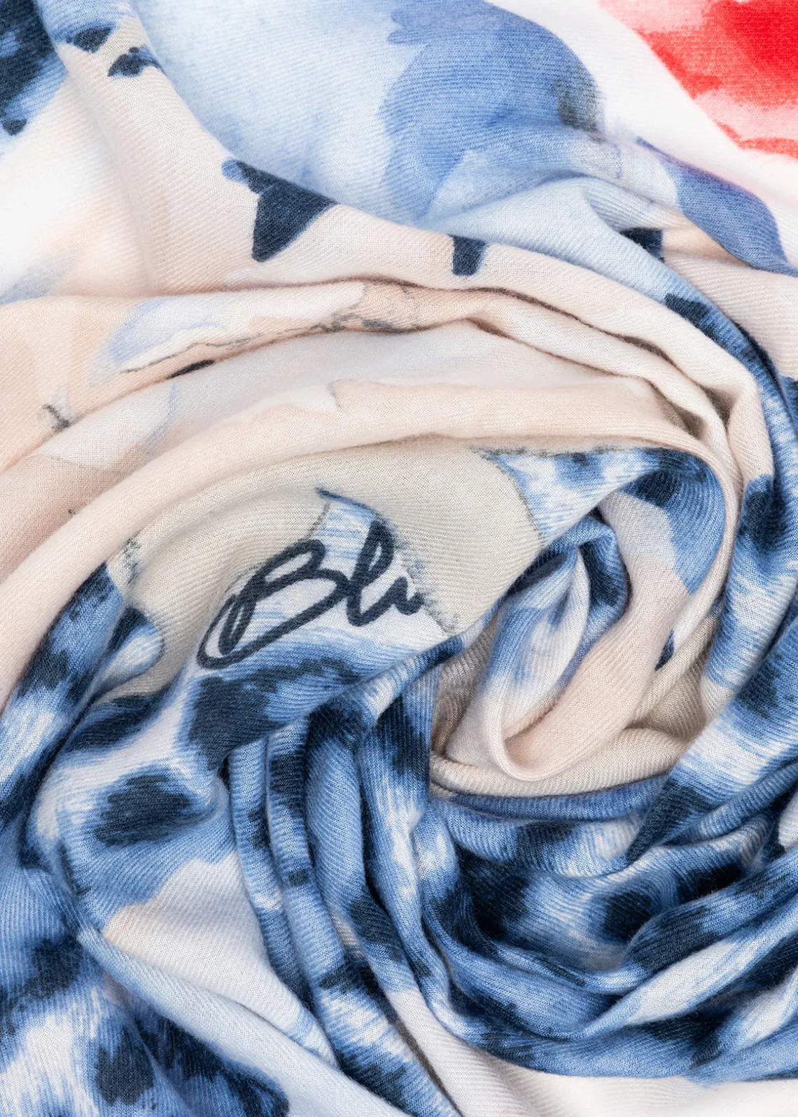 STOLE WITH ANIMAL PRINT AND ROSES