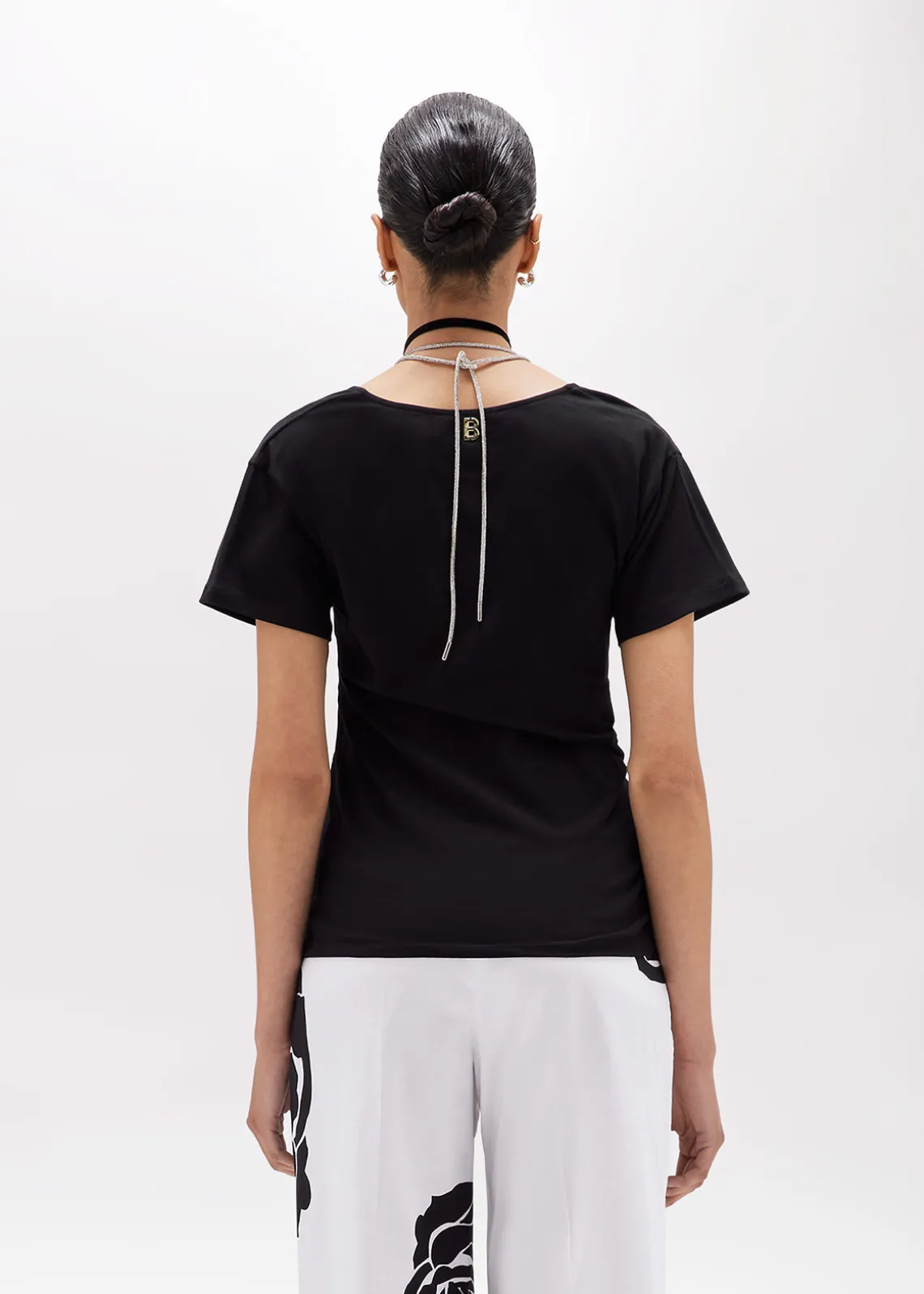 T-SHIRT WITH DRAPED DETAILS AND NECKLACE